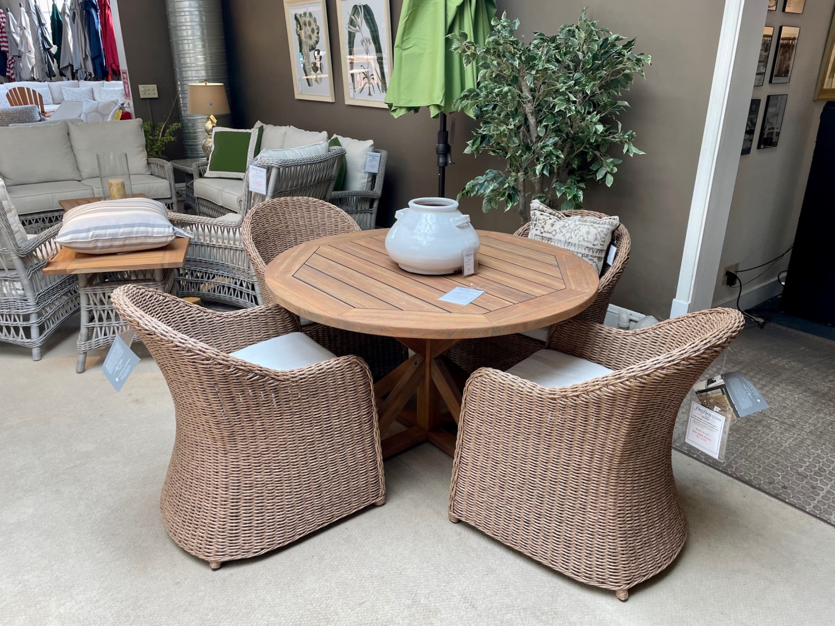 Lloyd Flanders Table and Chairs